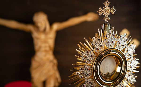 Adoration devant le Saint Sacrement